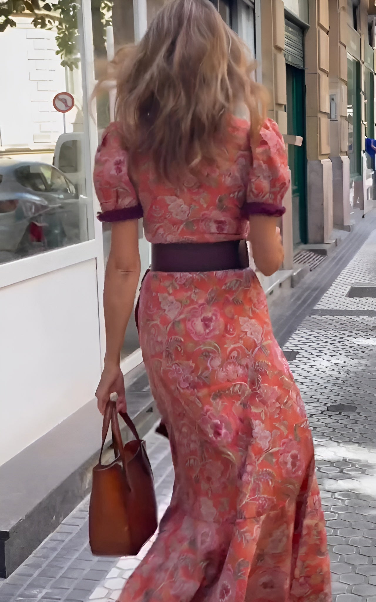 Elegantes Rosa Maxi-Kleid mit kurzen Ärmeln