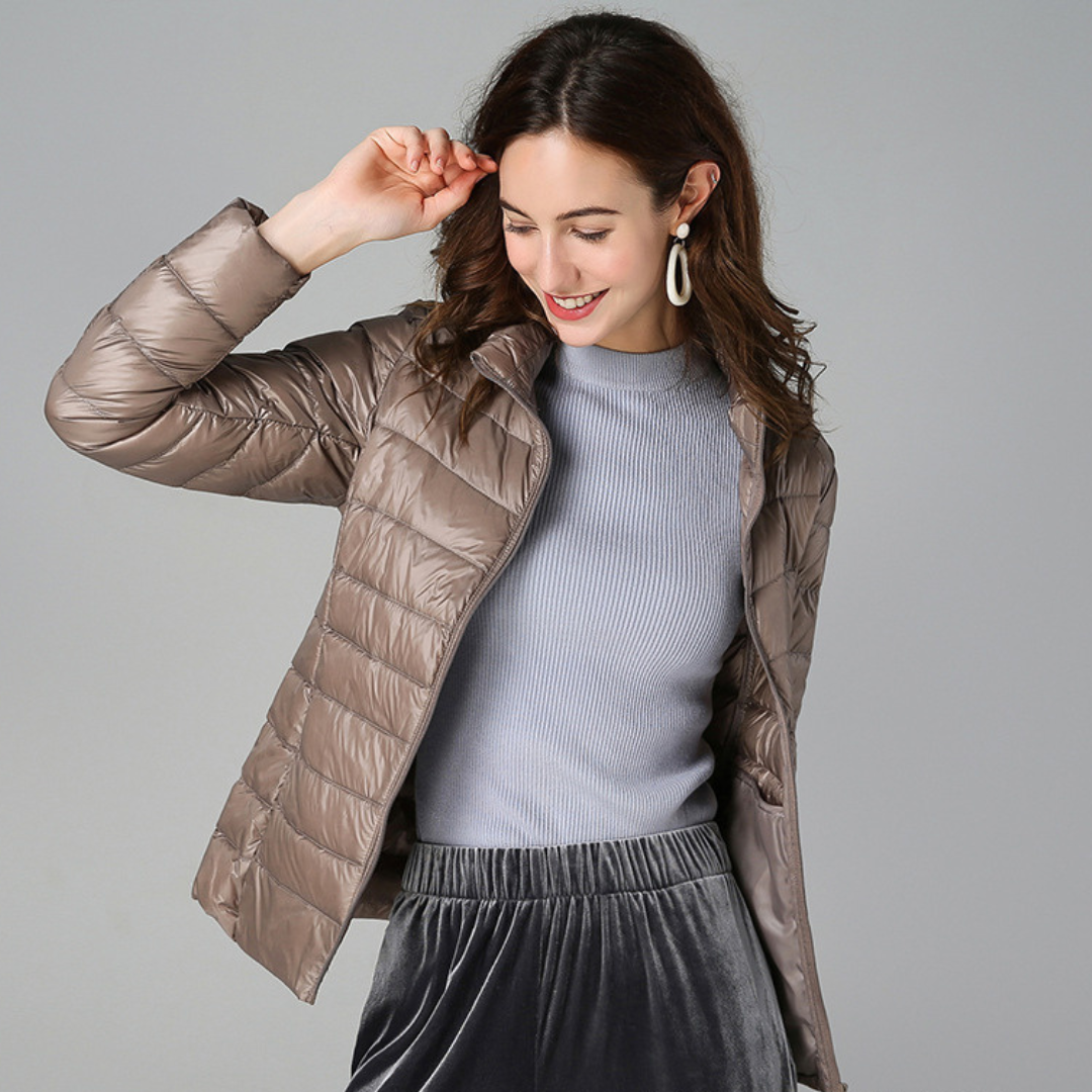Myra™ | Ultraleichte Daunenjacke mit eleganten Falten