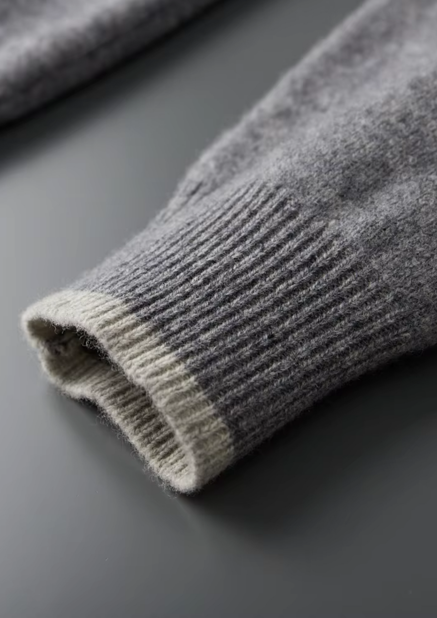 Zweifarbiger Trainingsanzug aus 100% Merinowolle