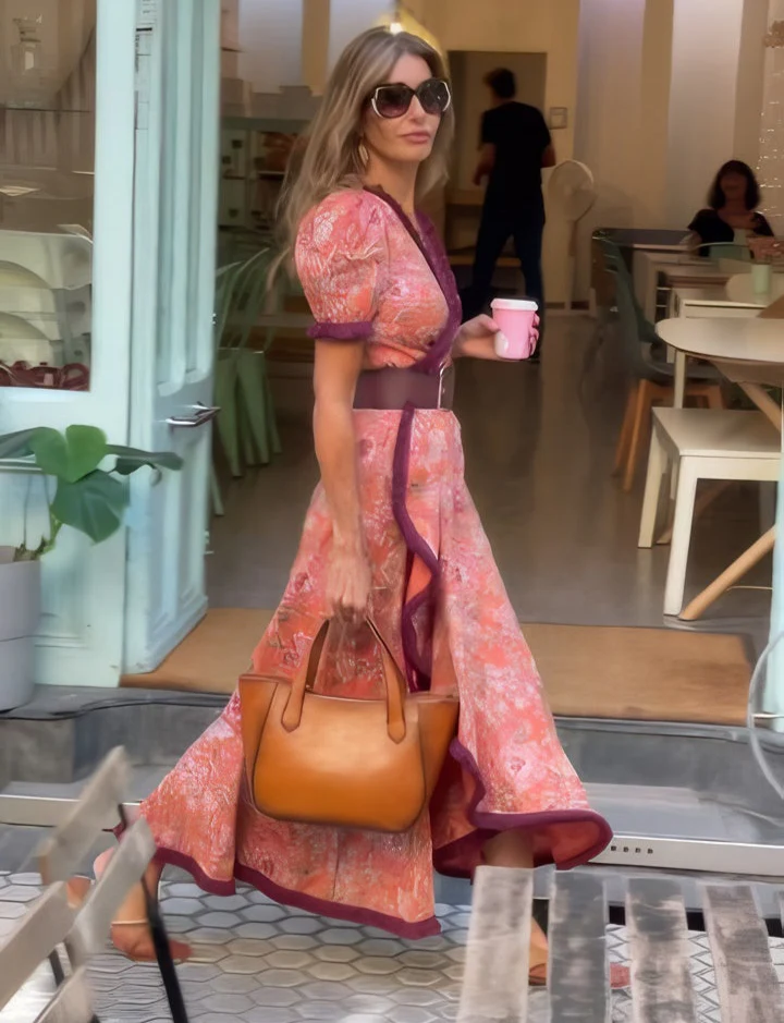 Elegantes Rosa Maxi-Kleid mit kurzen Ärmeln