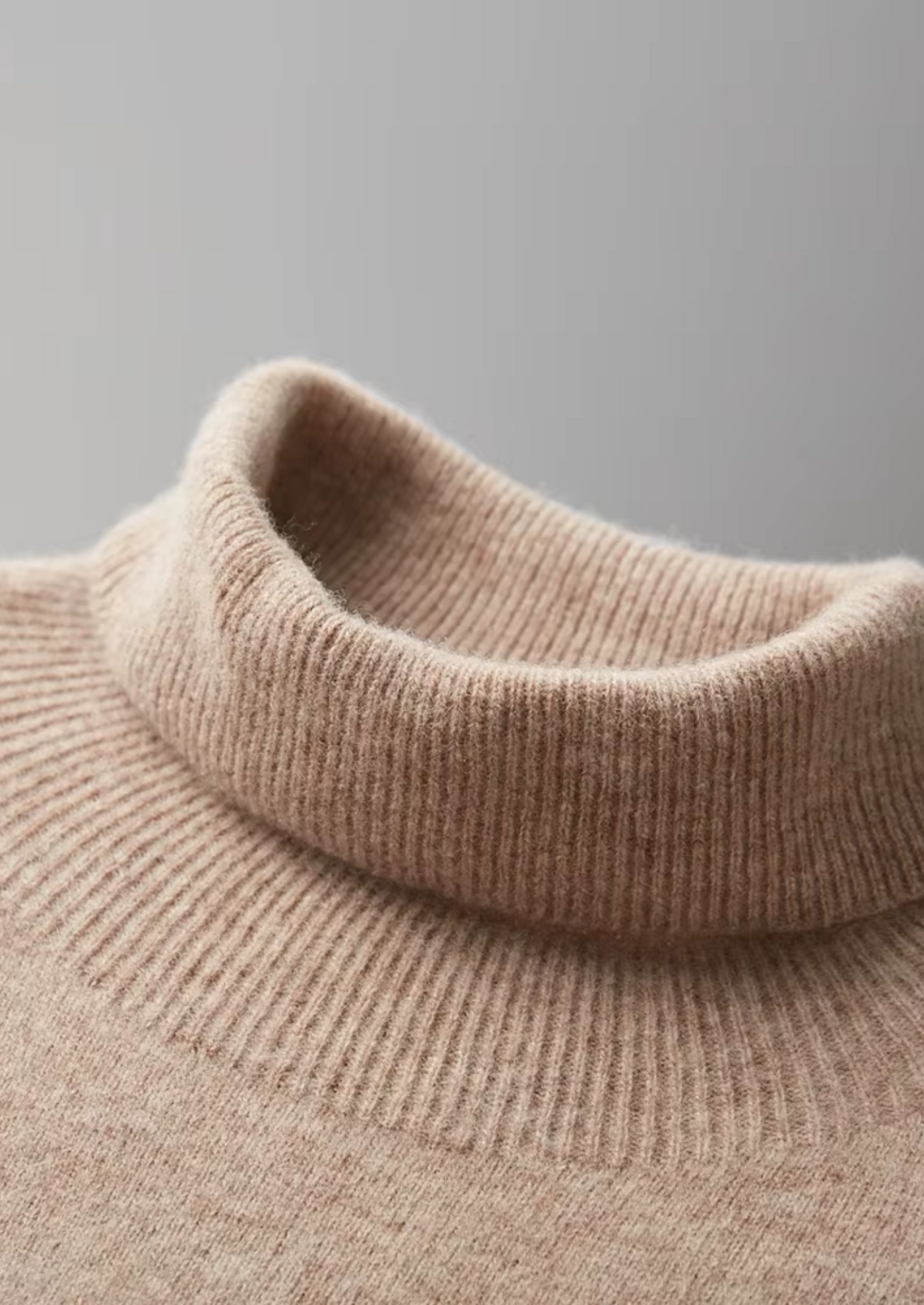 NOBA WOLLE KLASSISCHER ROLLKRAGEN" could be rewritten as "NOBA Classic Wool Turtleneck.