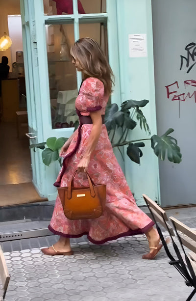 Elegantes Rosa Maxi-Kleid mit kurzen Ärmeln