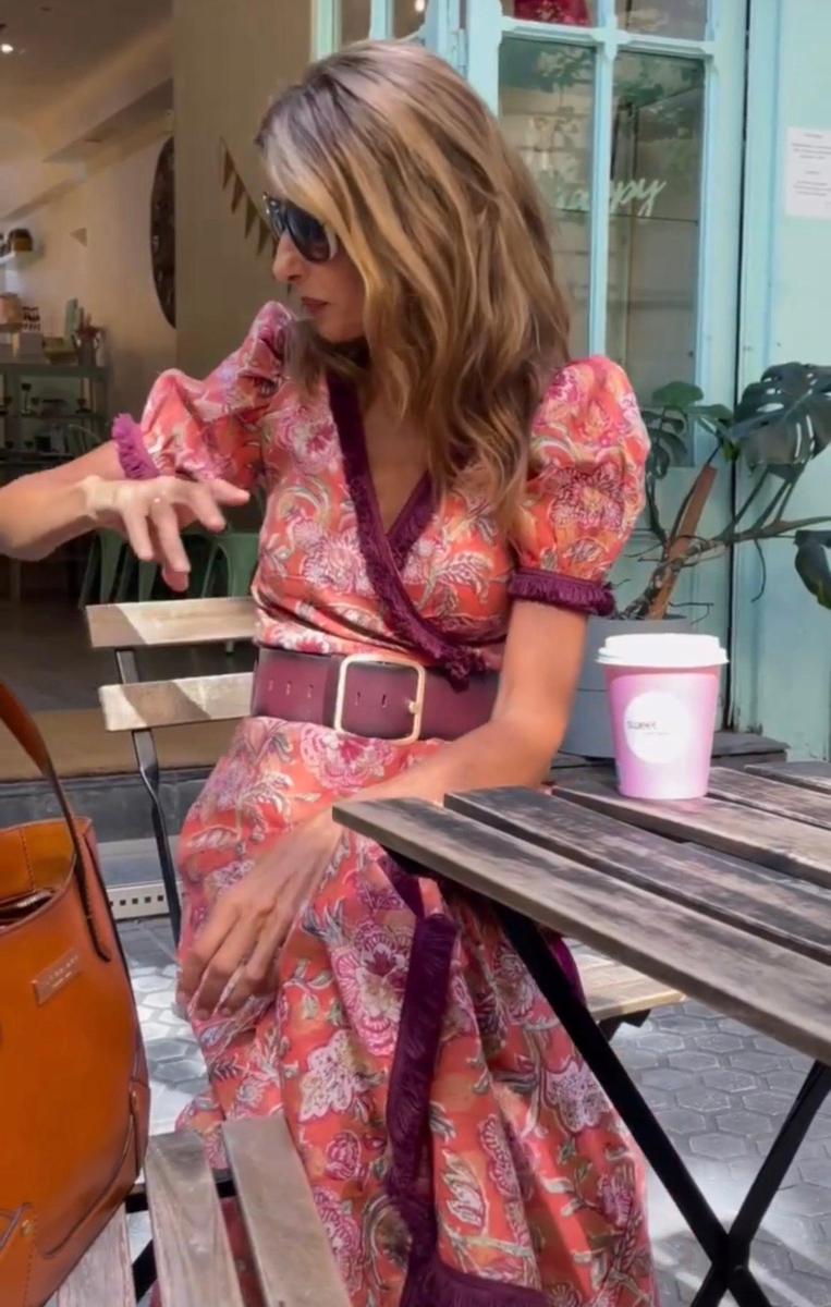 Elegantes Rosa Maxi-Kleid mit kurzen Ärmeln