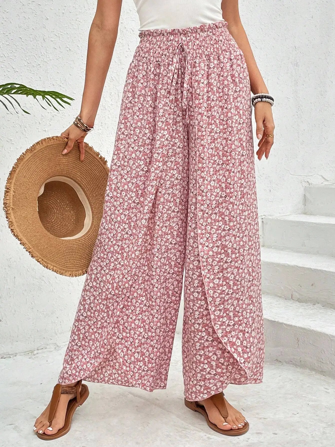 Geometrische Hose mit elastischen Beinen und Kordelzug