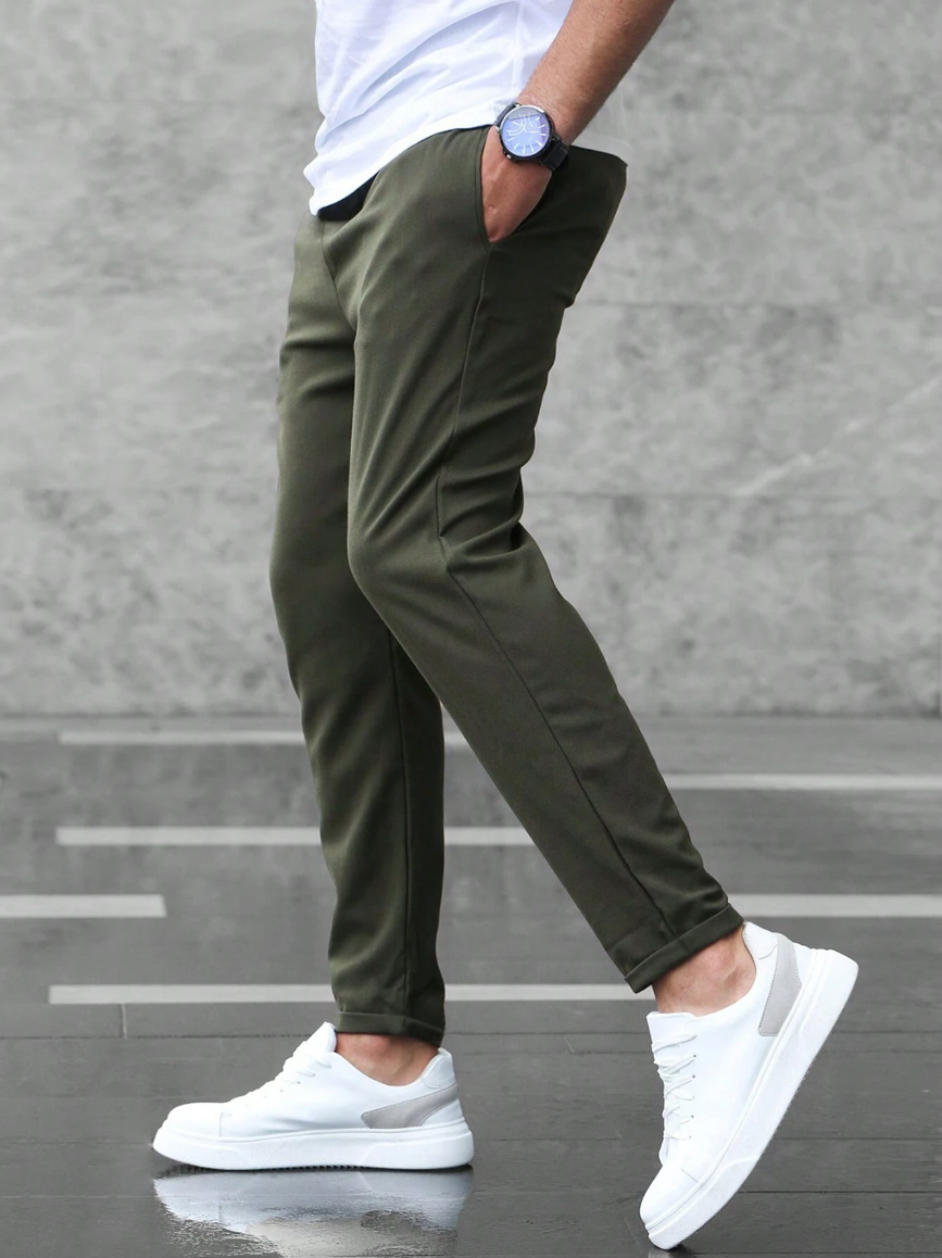 Moderne Stretchhose für Männer